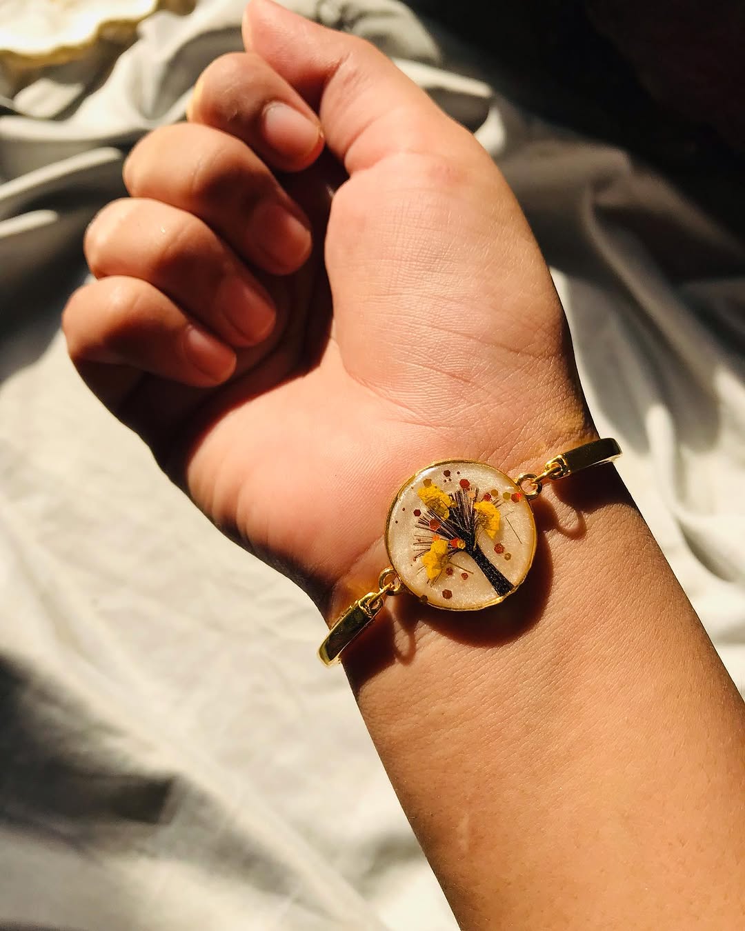 Handmade Dried Flower Resin Bracelet – Elegant Floral Jewelry