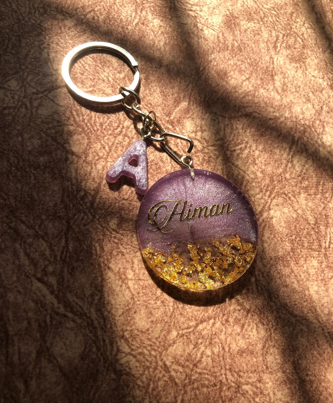 🌼 Elegant Resin Letter “M” – Floral & Gold Foil Design