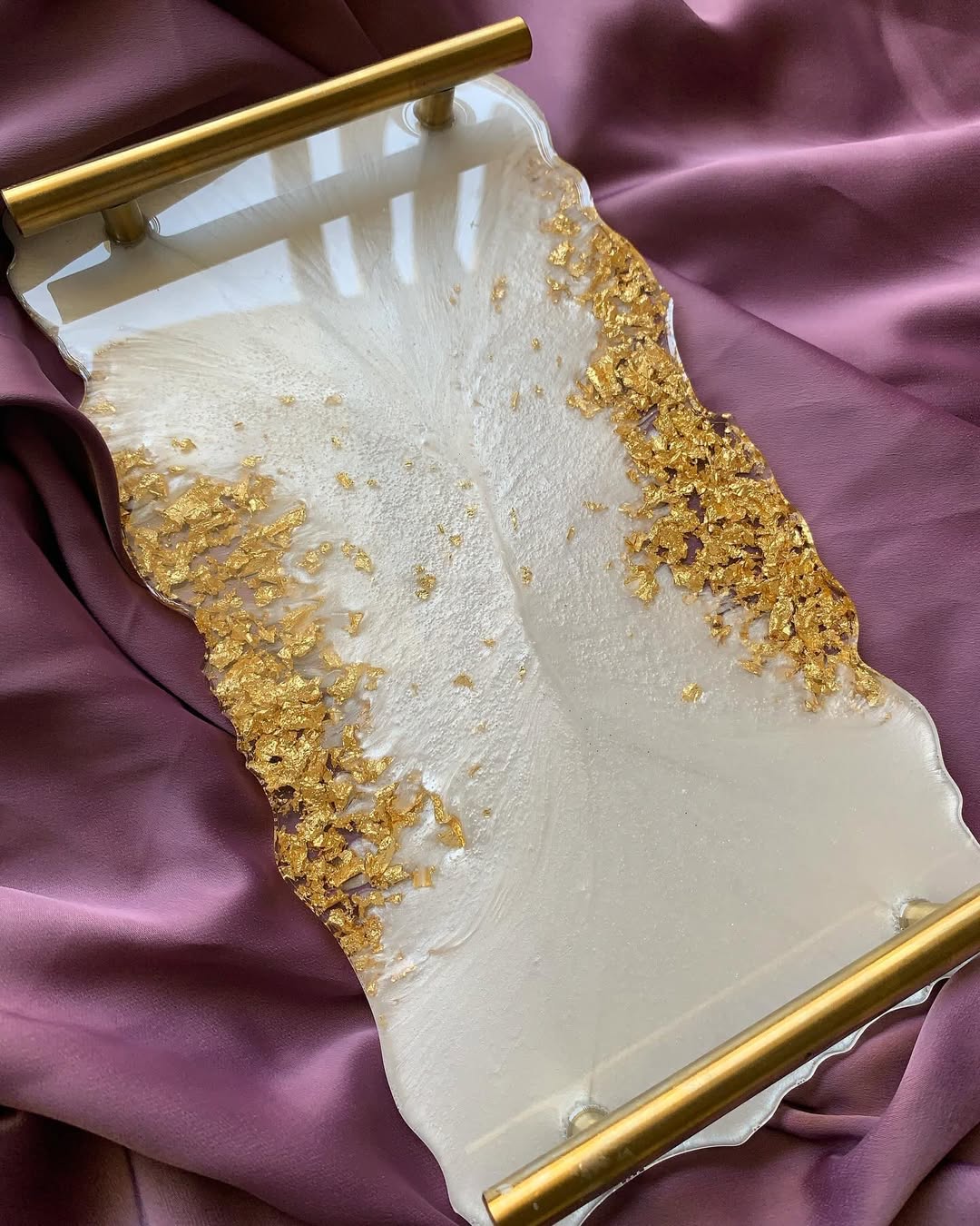 Make your special day memorable with this customized resin plate showcasing Quranic verse, gold flakes, and your names in elegant script.