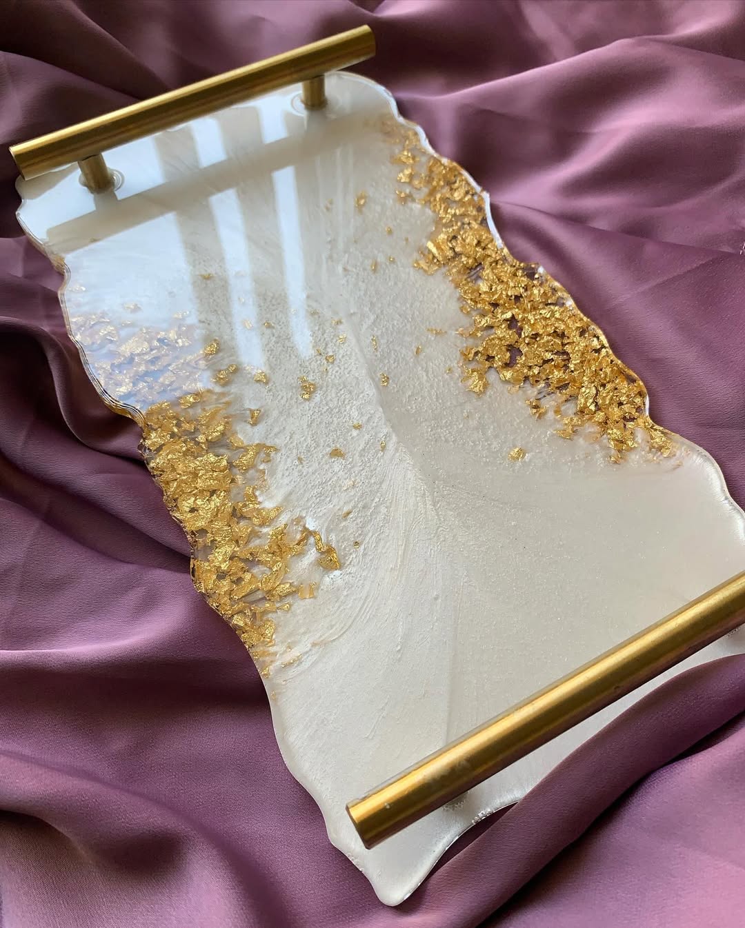 Make your special day memorable with this customized resin plate showcasing Quranic verse, gold flakes, and your names in elegant script.