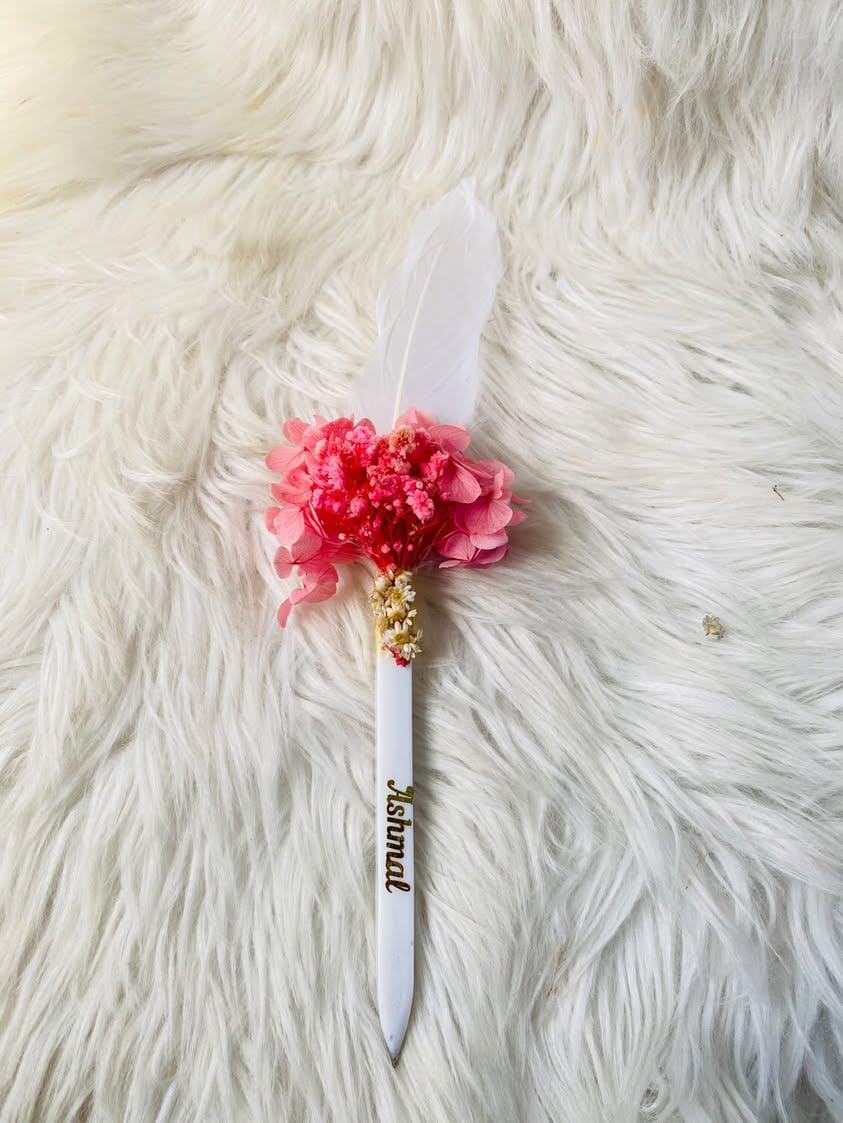Custom Name Feather Pen with Dried Flowers