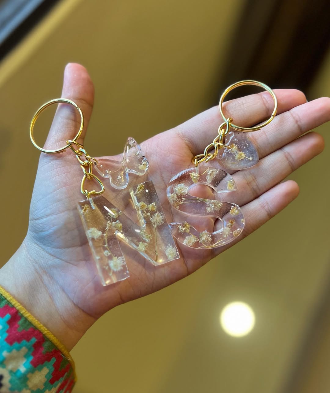 🎀 Custom Resin Letter Keychain – Personalized Glitter Initial Gift