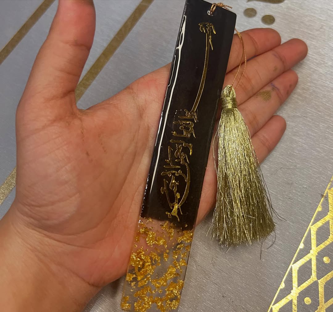 BloomMark – Handmade Floral Resin Bookmark