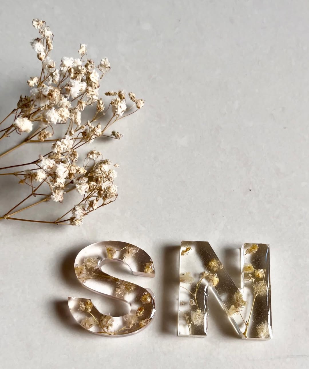 🎀 Custom Resin Letter Keychain – Personalized Glitter Initial Gift