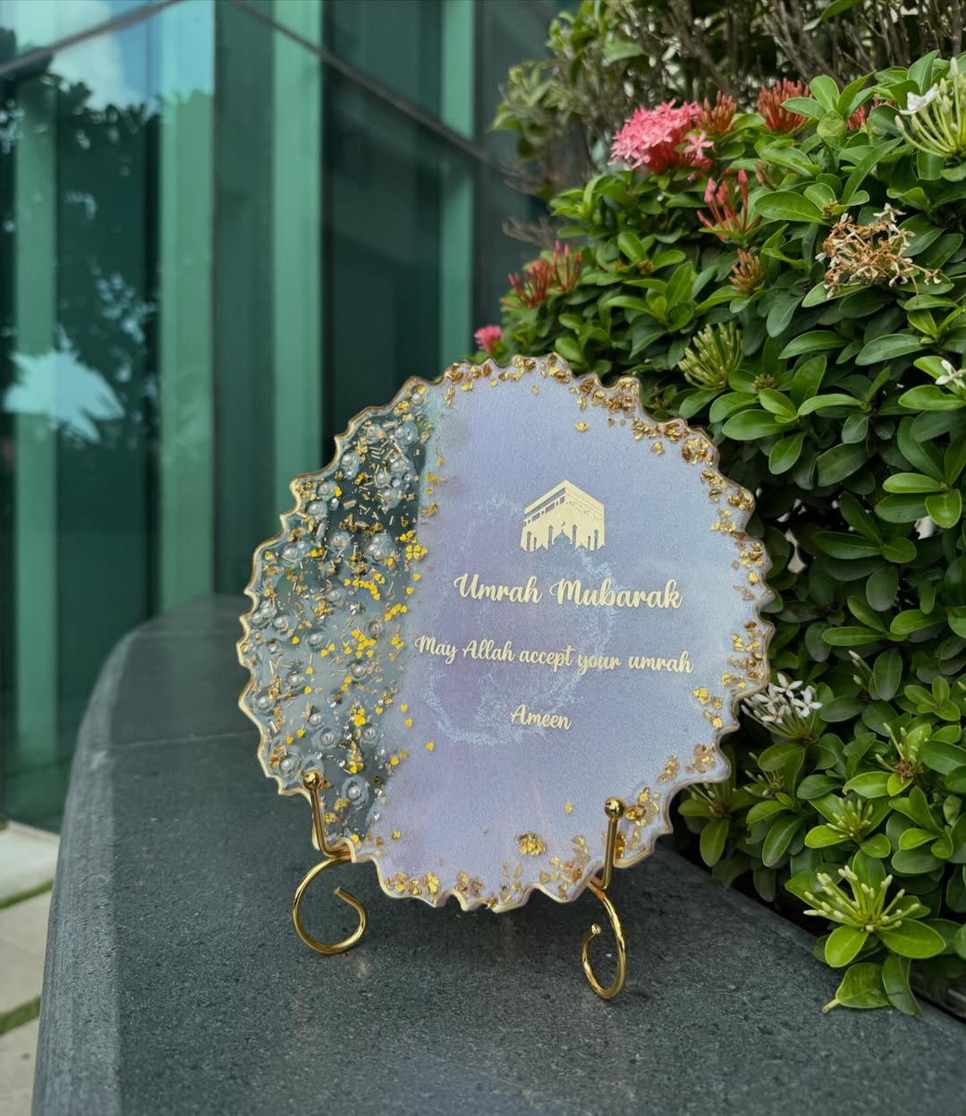 Umrah Mubarak Resin Frame with Gold Stand | Islamic Gift Decor