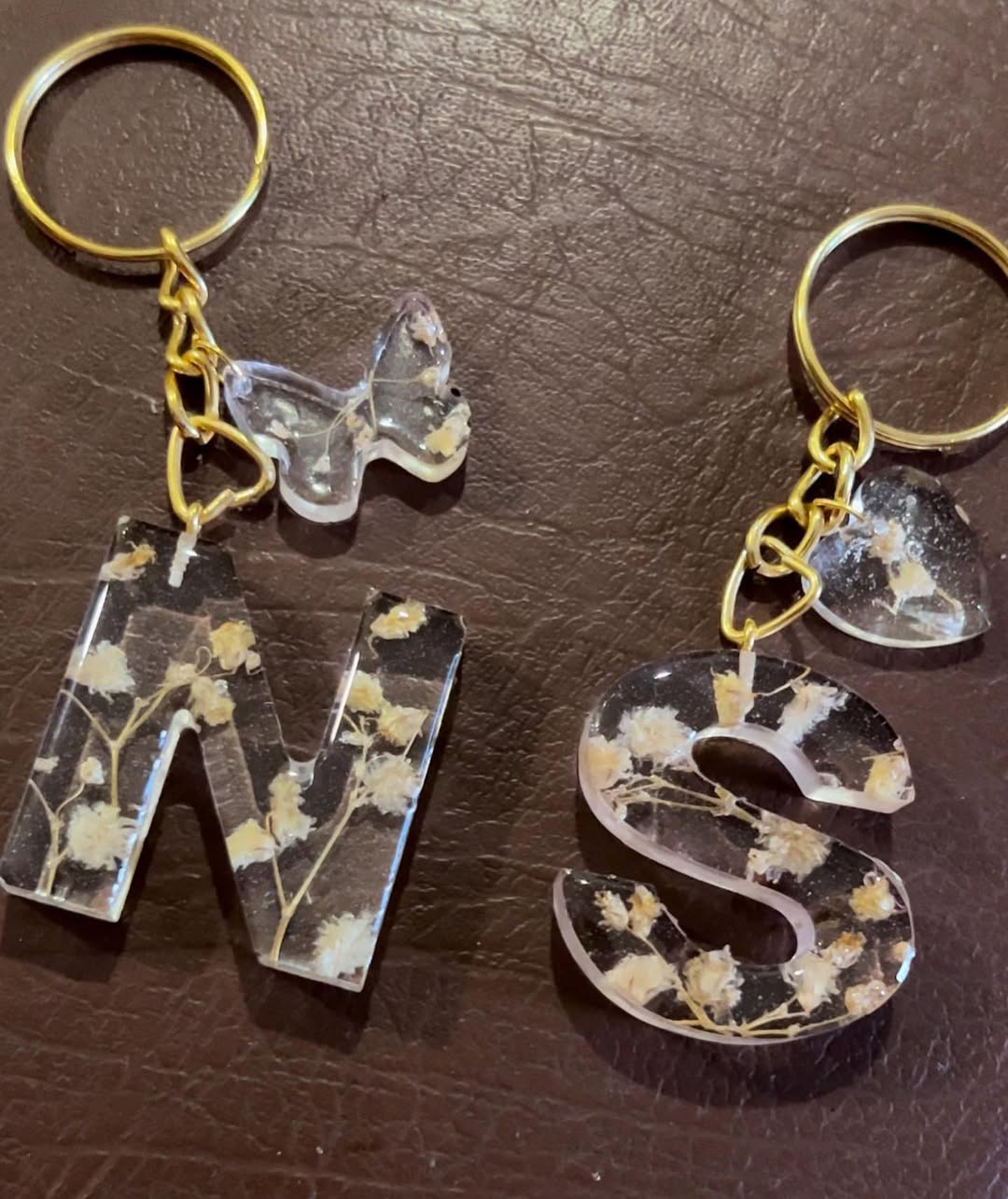 🎀 Custom Resin Letter Keychain – Personalized Glitter Initial Gift