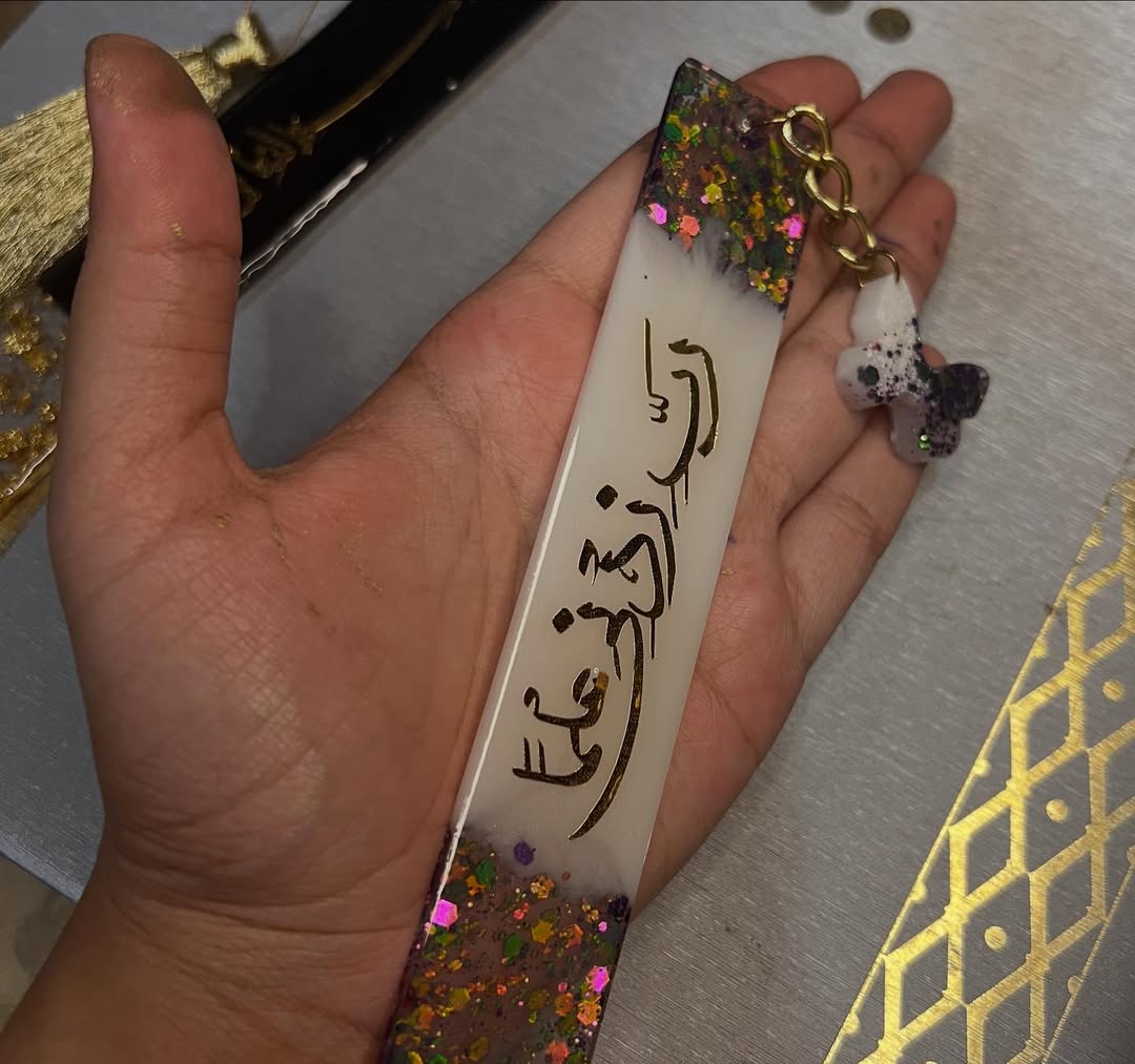 BloomMark – Handmade Floral Resin Bookmark