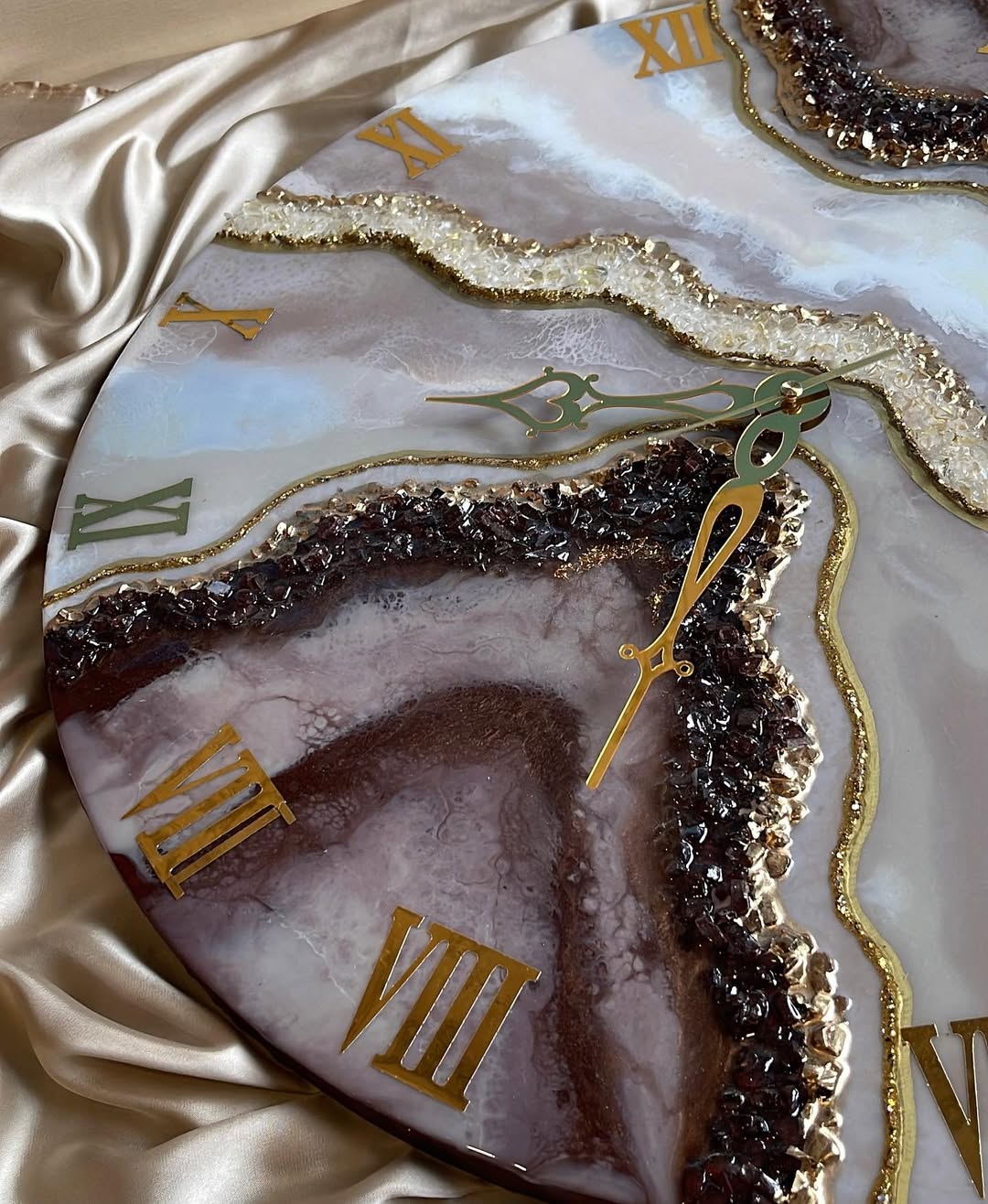 ✨ Elegant Geode Resin Wall Clock – Luxury Crystal Design